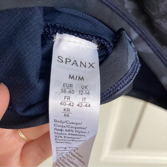 Spanx Printed Low Impact Sports Bra NWT - Picture 4 of 4